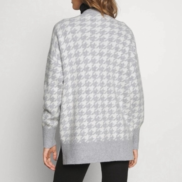 Abercrombie and Fitch Gray and White Houndstooth Cardigan XL Women’s Cozy - Picture 2 of 11